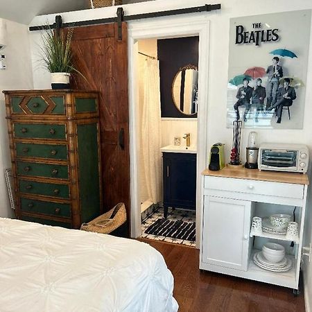 Adorable 1 Bedroom Cottage Нью-Йорк Экстерьер фото